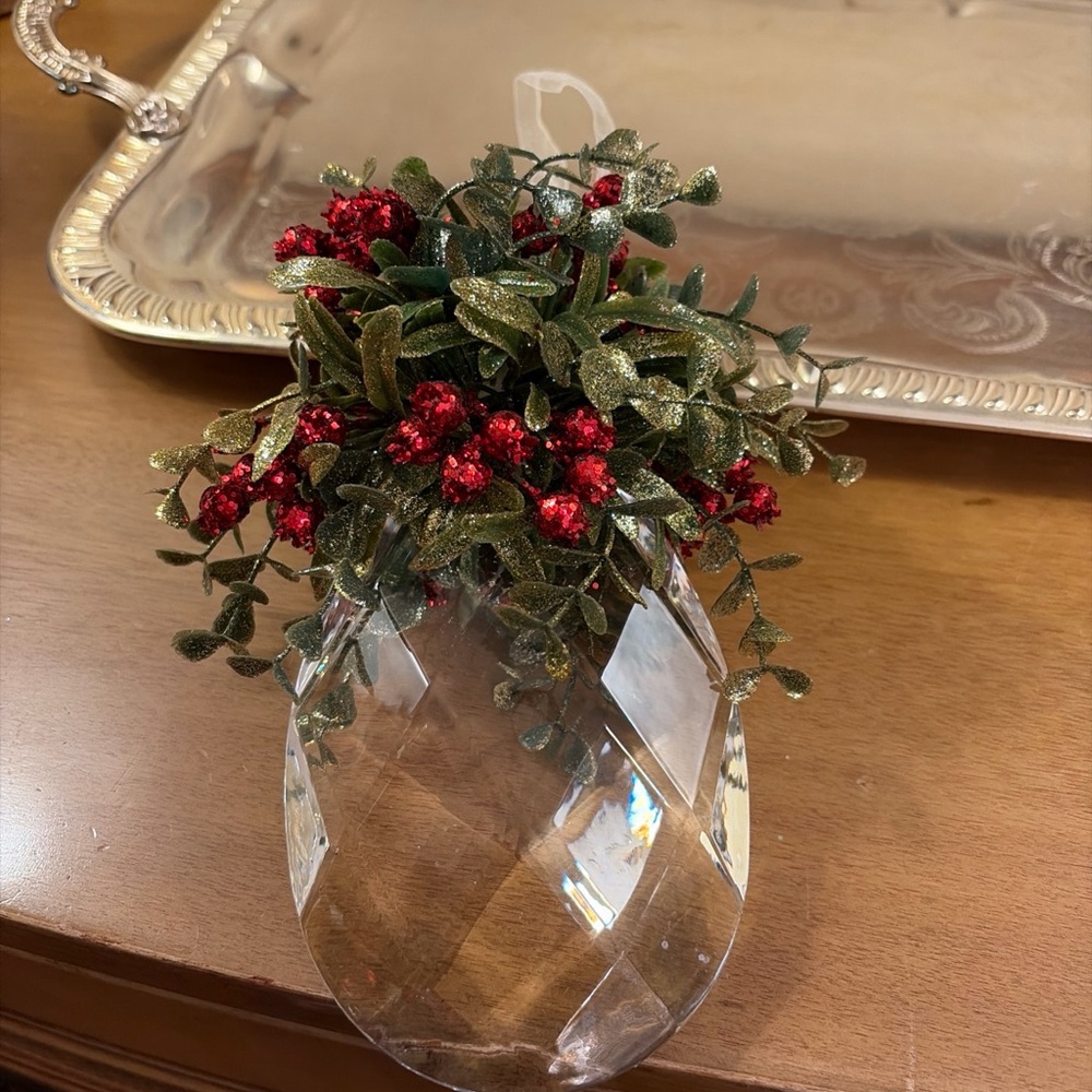 Ganz Mistletoe Kissing Crystal Lucite Multifaceted Christmas Ornament